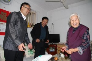 中瑞集團(tuán)重陽(yáng)佳節(jié)慰問(wèn)員工高齡父母